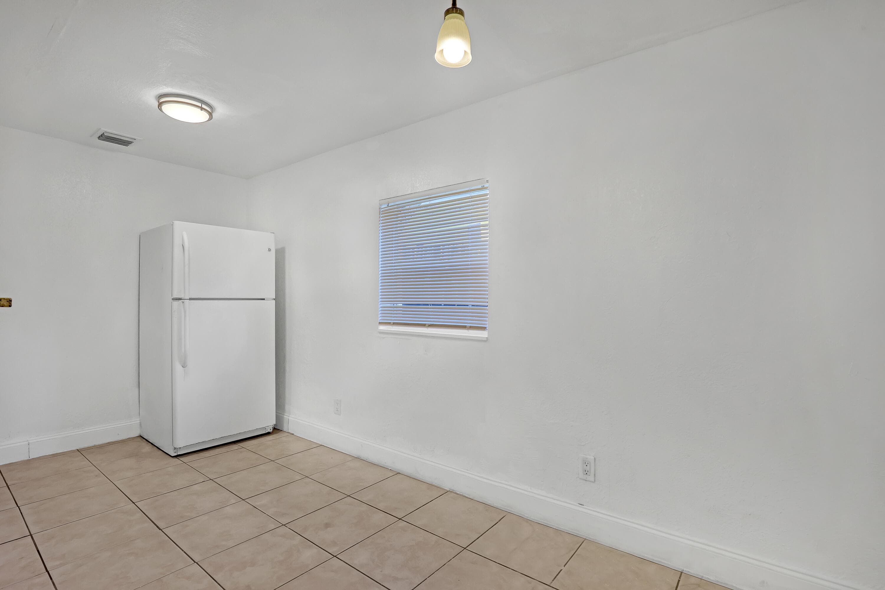 180 W 15th Street, Riviera Beach, FL 33404 32