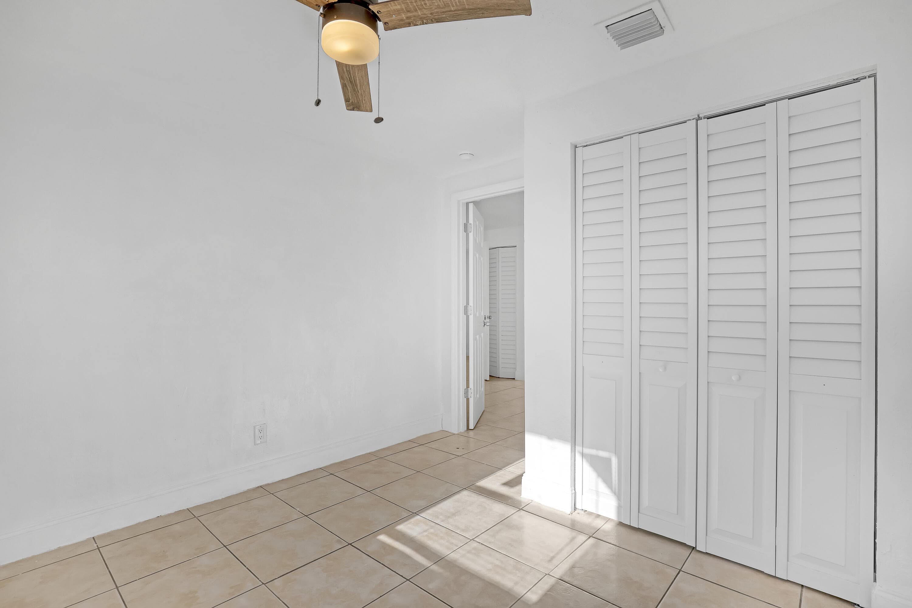180 W 15th Street, Riviera Beach, FL 33404 35