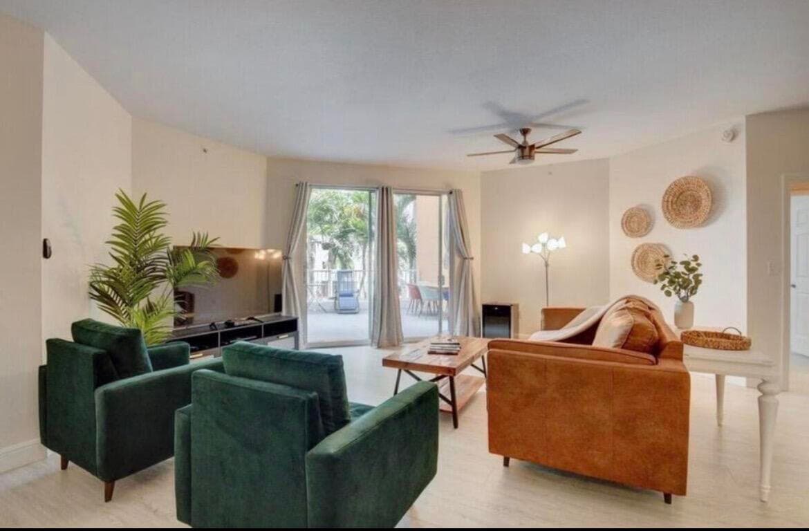 802 W Windward Way 216, Lantana, FL 33462