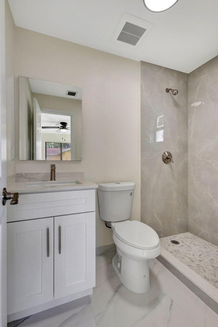 2016 Avenue S, Riviera Beach, FL 33404 4