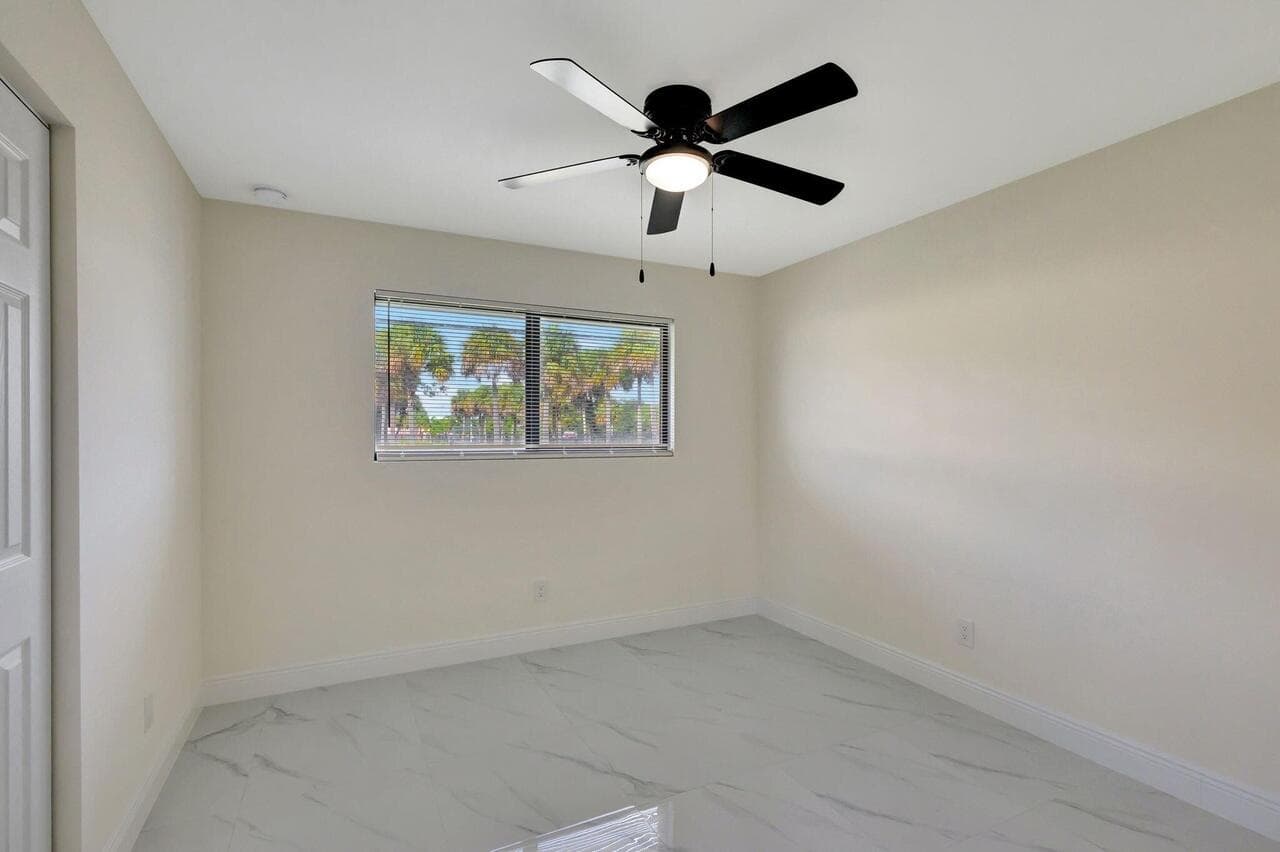 2016 Avenue S, Riviera Beach, FL 33404 13