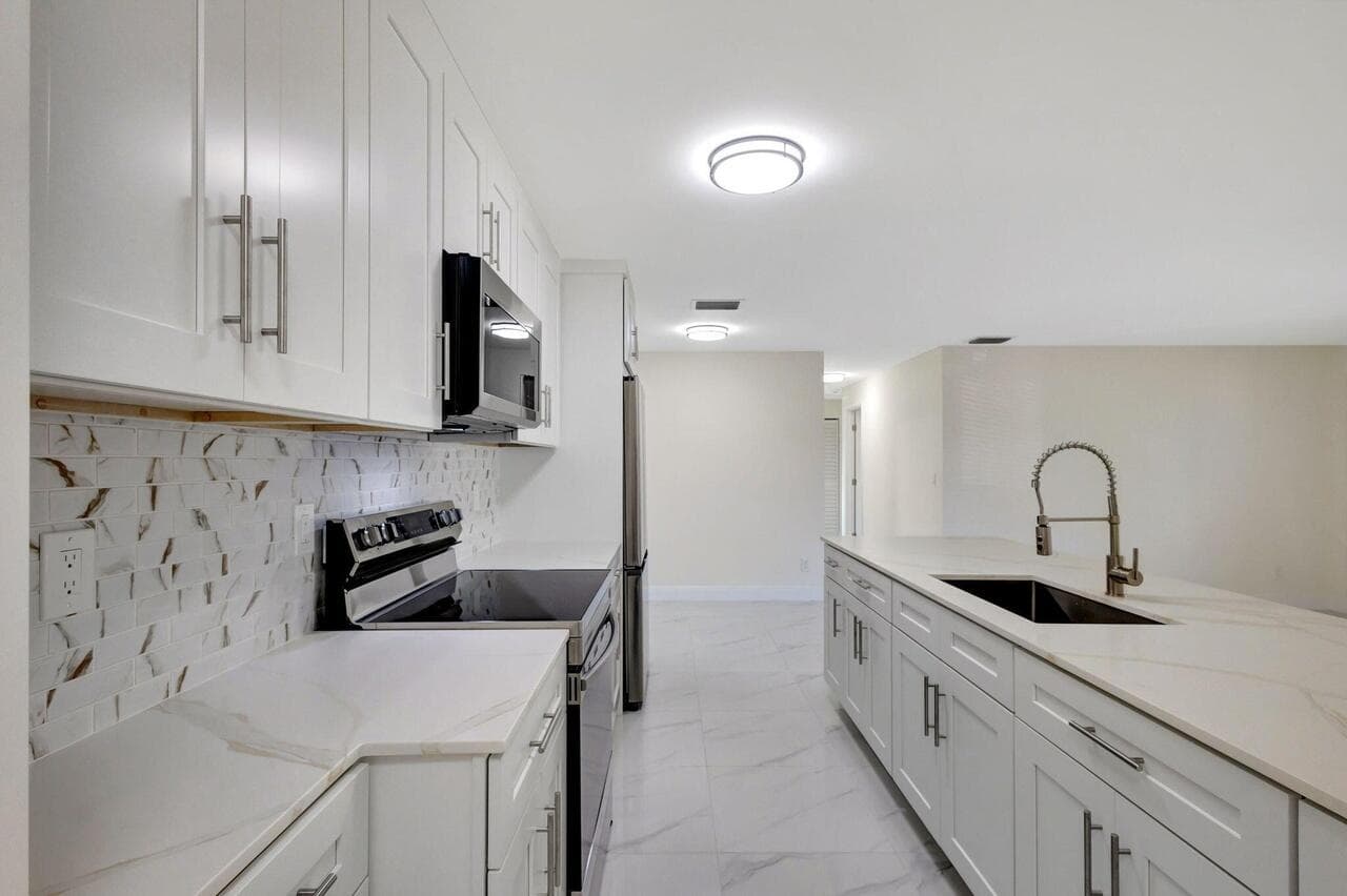 2016 Avenue S, Riviera Beach, FL 33404 16