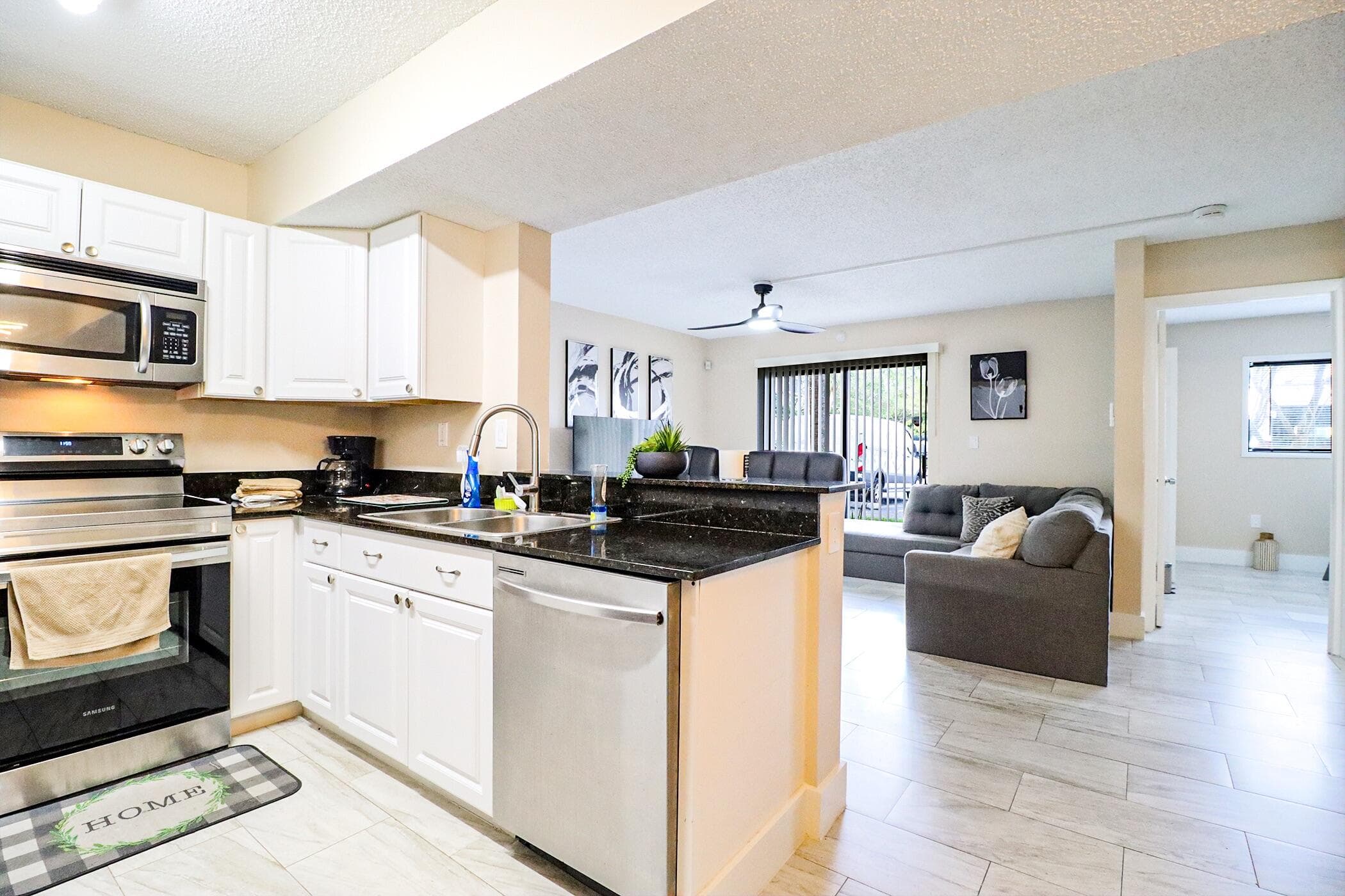450 Palm Circle 106, Pembroke Pines, FL 33025 23