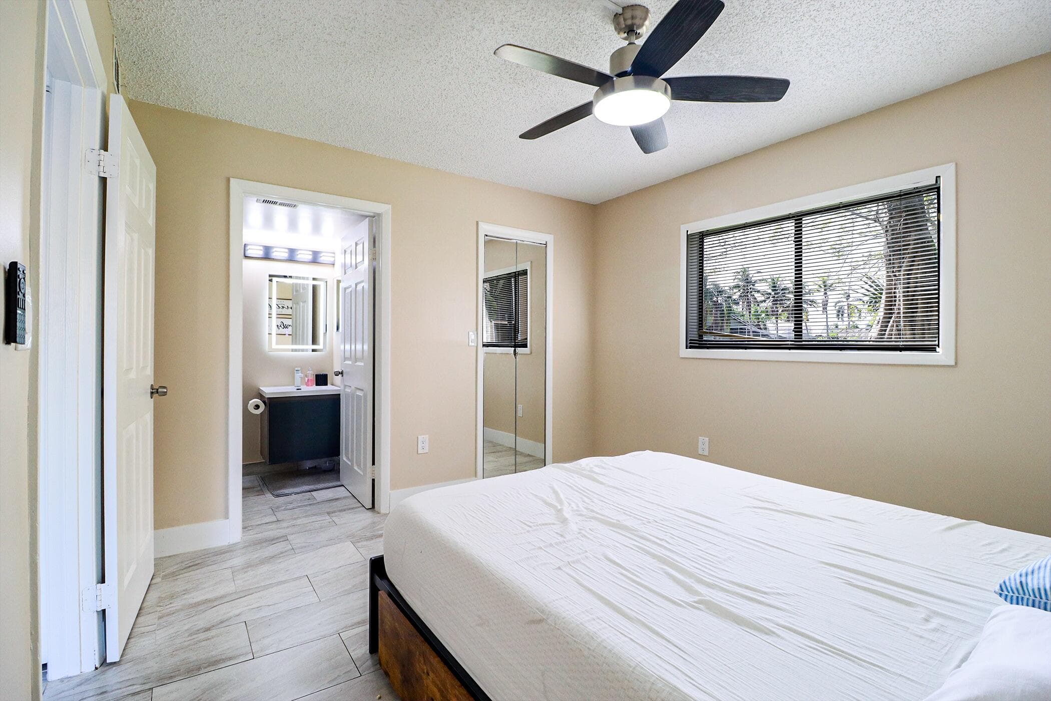 450 Palm Circle 106, Pembroke Pines, FL 33025 43