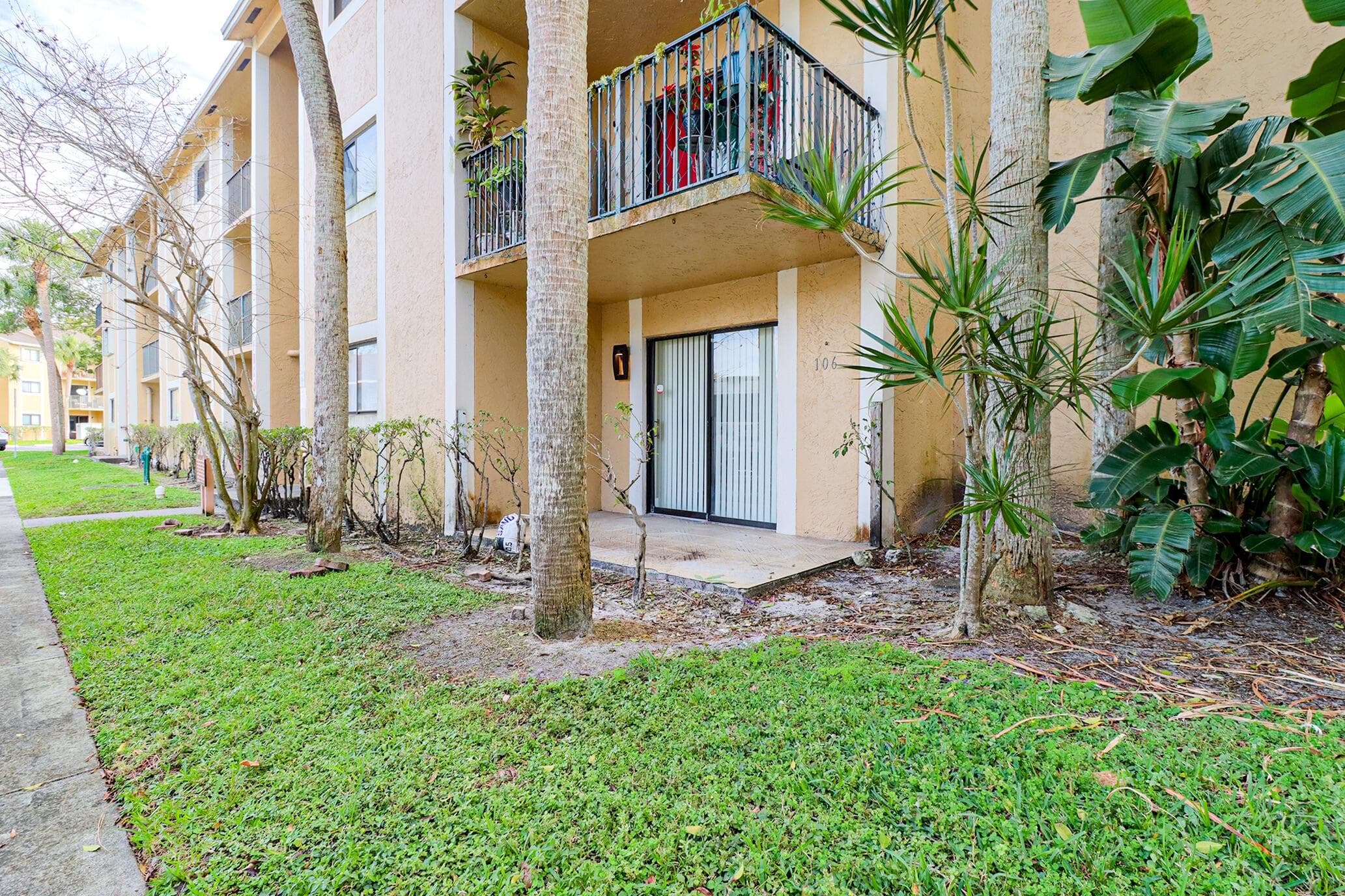 450 Palm Circle 106, Pembroke Pines, FL 33025 50