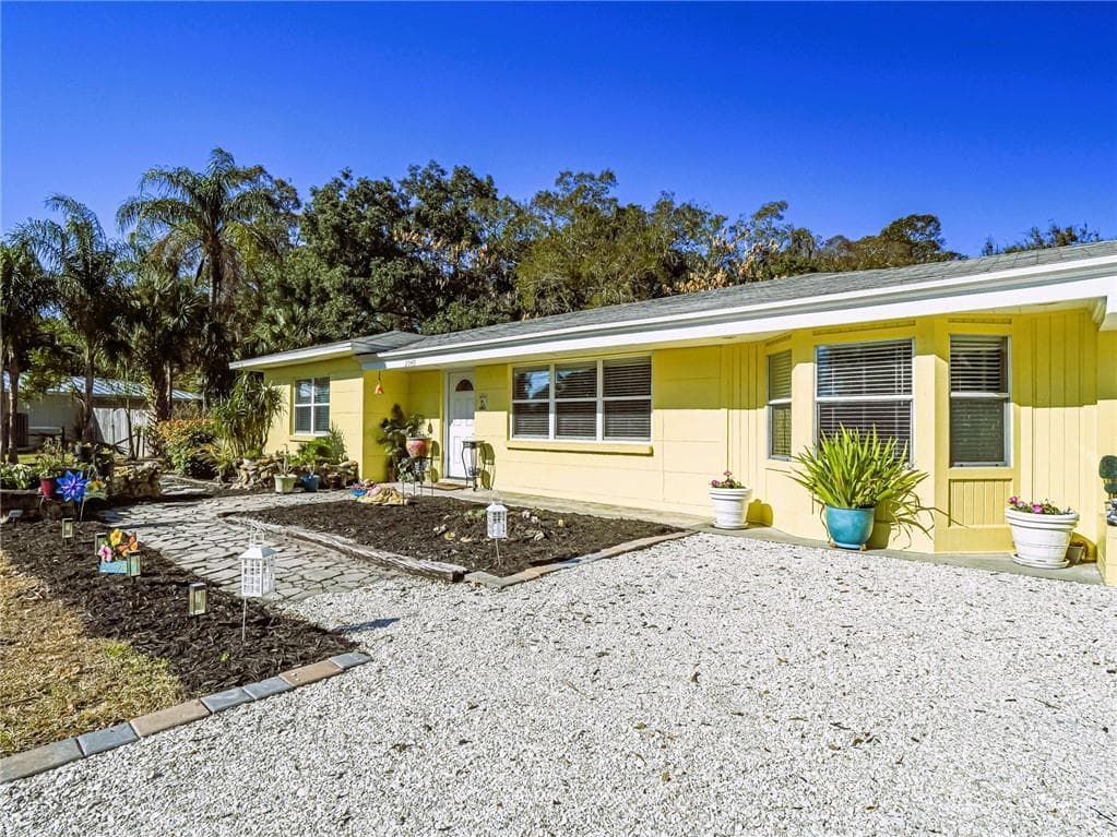 2049 50th Avenue, Vero Beach, FL 32966