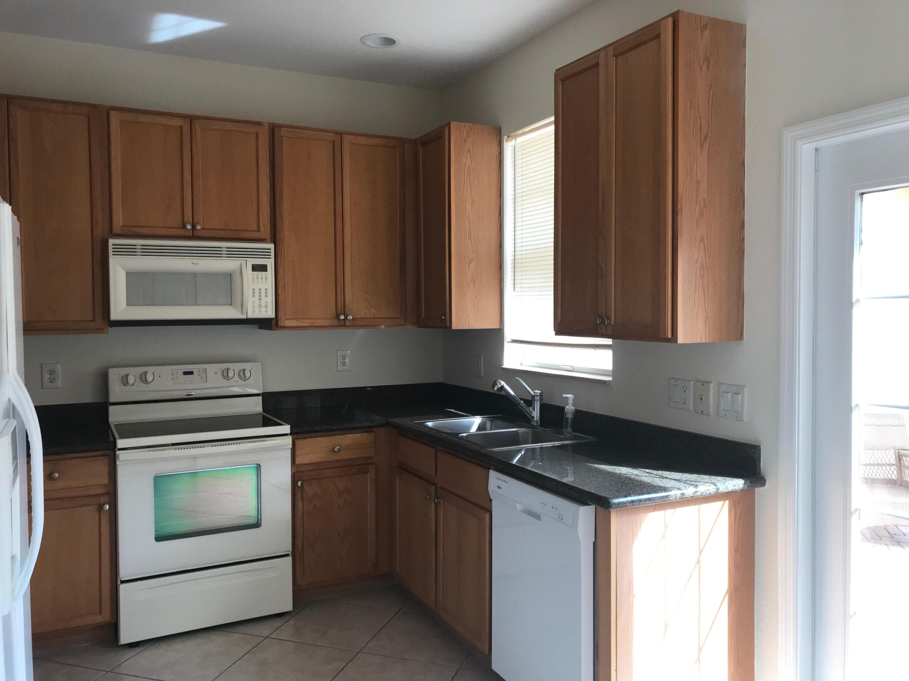 141 E Thatch Palm Circle, Jupiter, FL 33458 11