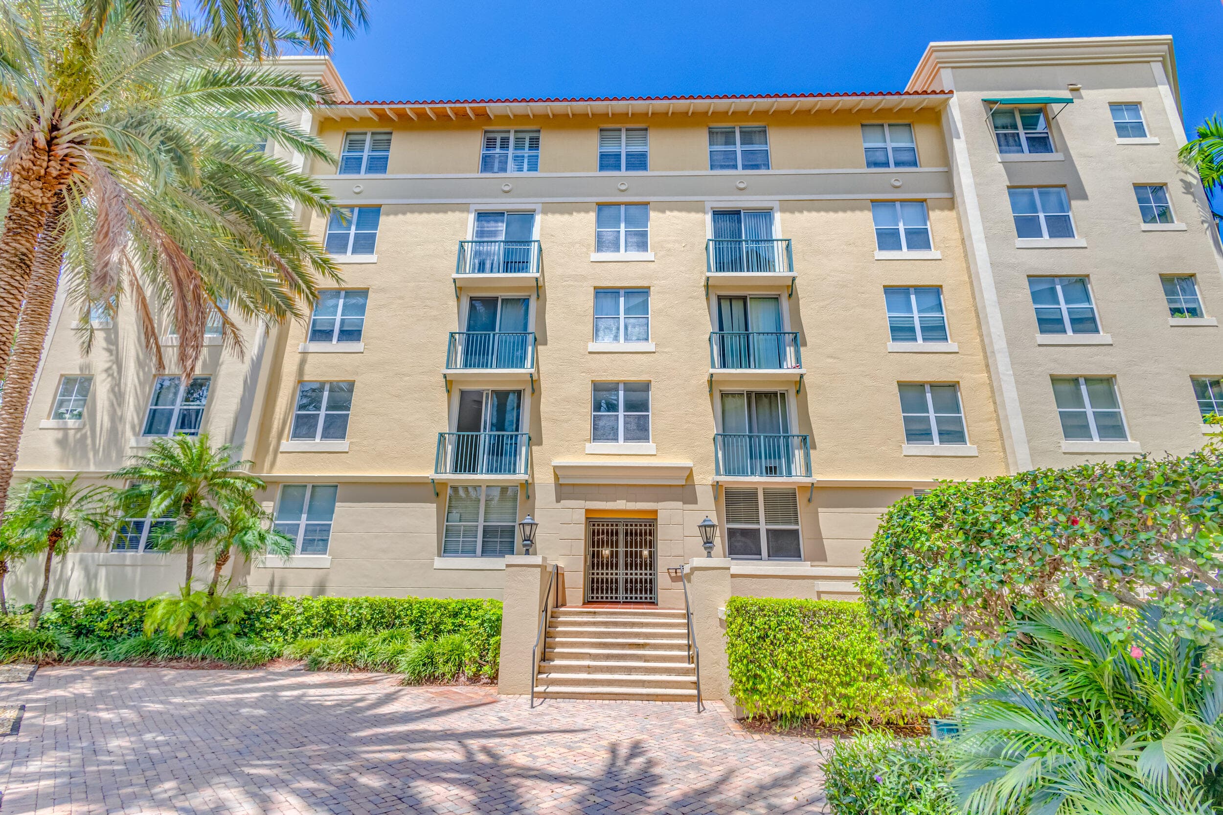 630 S Sapodilla Avenue 112, West Palm Beach, FL 33401 2