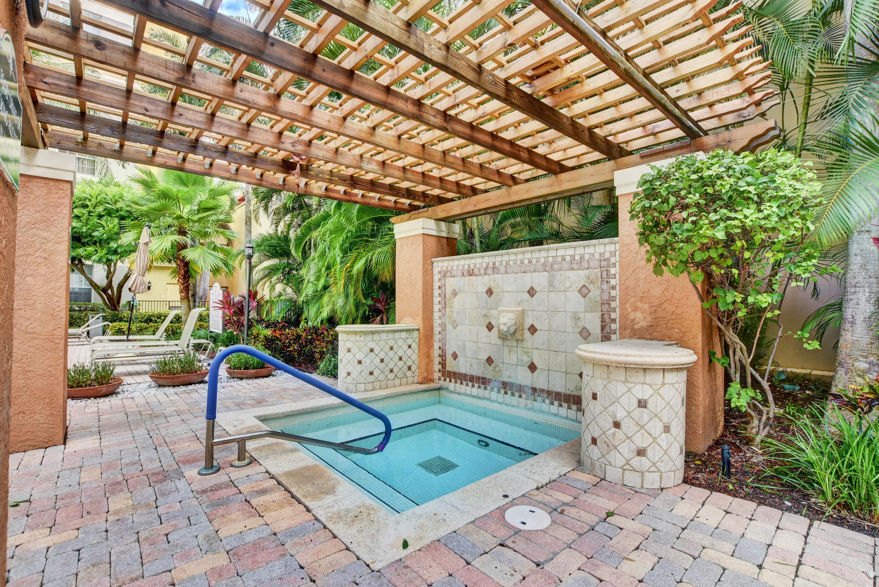 630 S Sapodilla Avenue 112, West Palm Beach, FL 33401 33