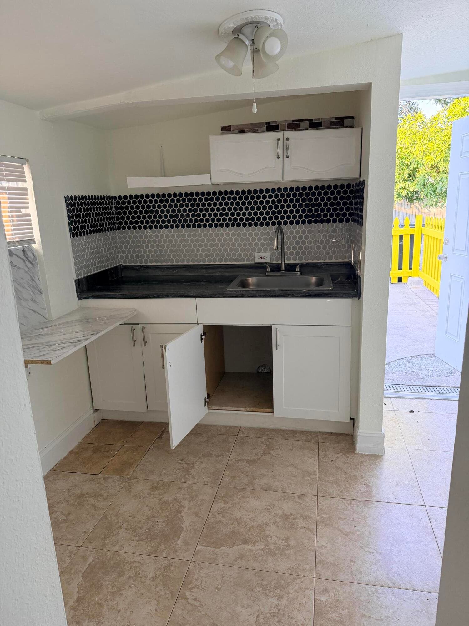 711 Fernwood Drive, West Palm Beach, FL 33405 8