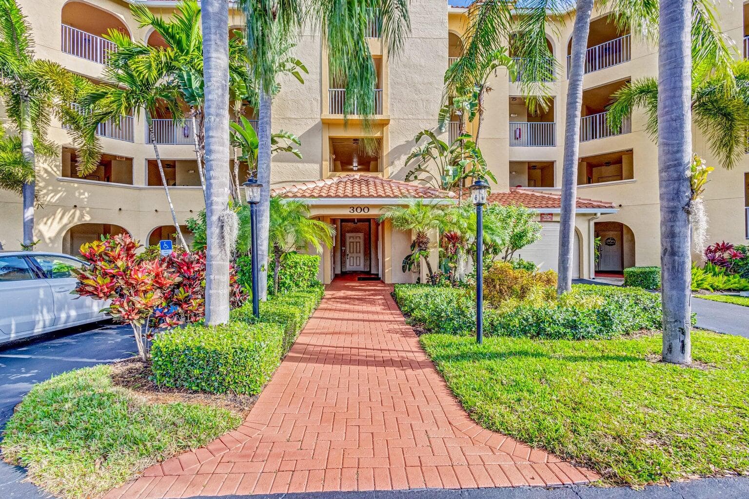 300 Uno Lago Drive 305, Juno Beach, FL 33408 2