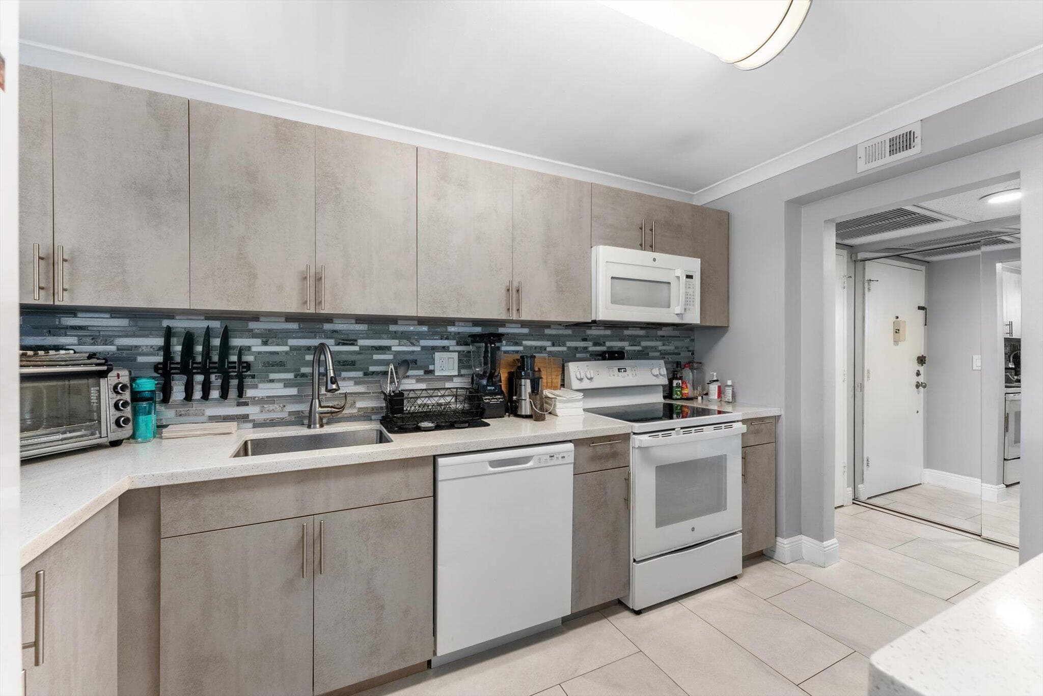 2751 Taft Street 403, Hollywood, FL 33020 3