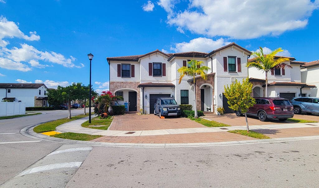 10902 W 33rd Way, Hialeah, FL 33018 2