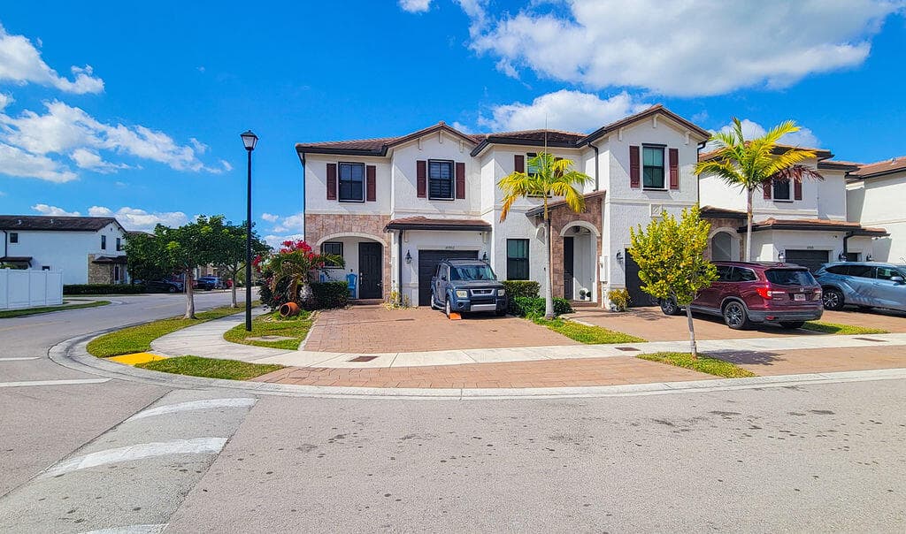 10902 W 33rd Way, Hialeah, FL 33018 4