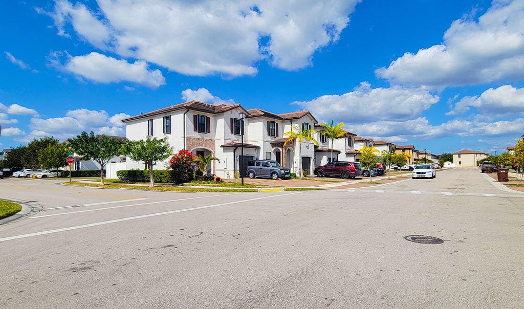10902 W 33rd Way, Hialeah, FL 33018 5