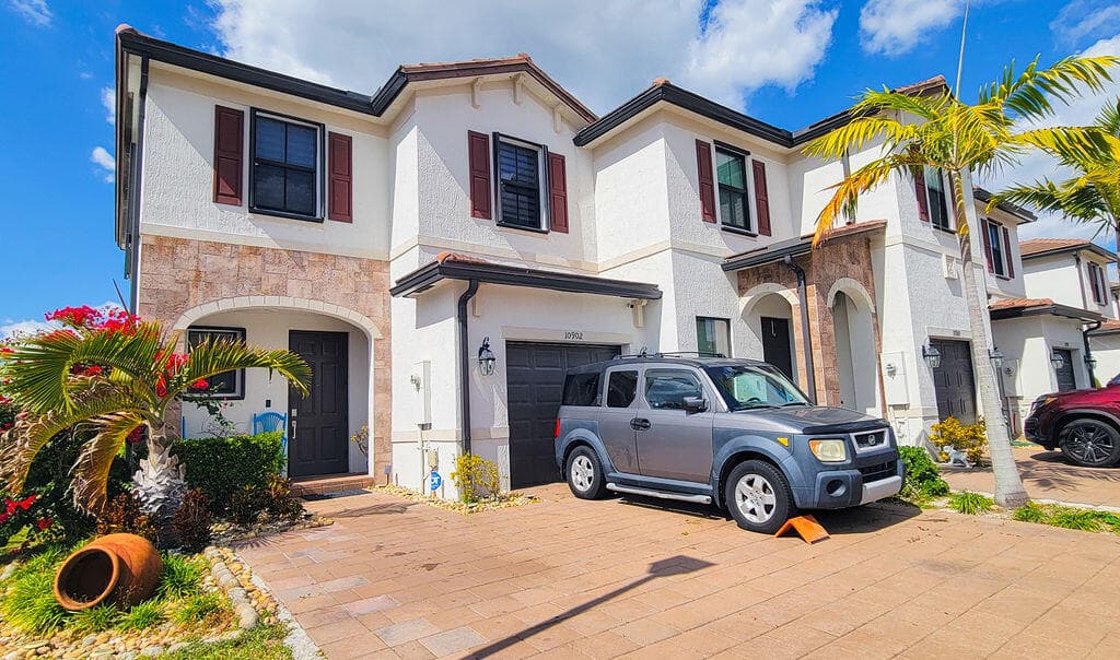10902 W 33rd Way, Hialeah, FL 33018 9