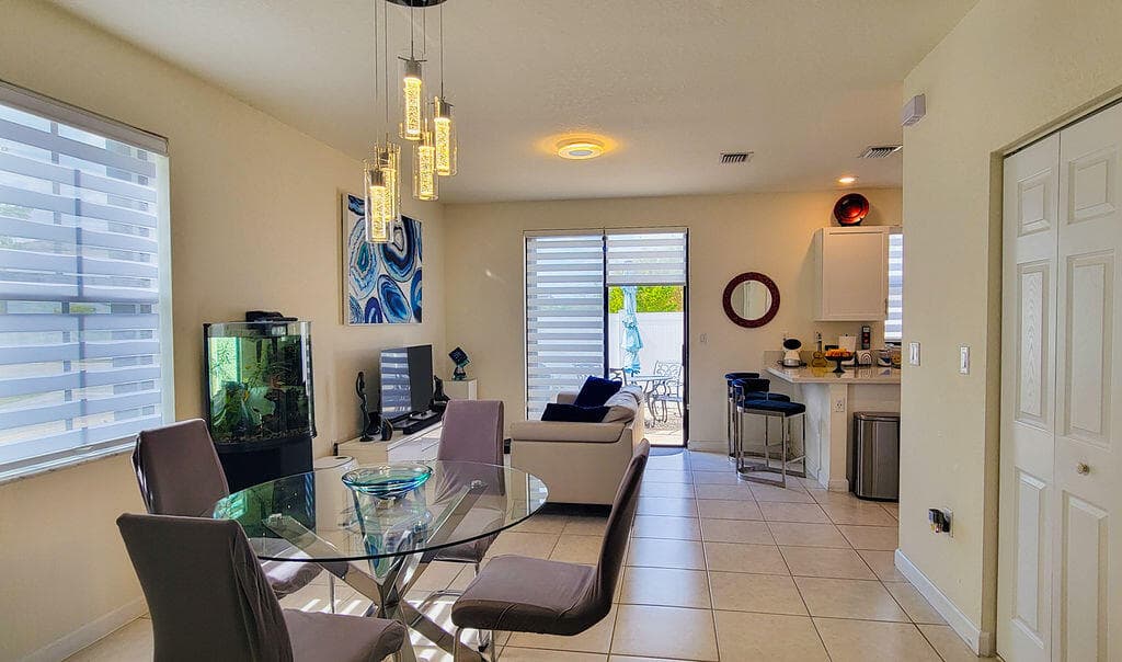 10902 W 33rd Way, Hialeah, FL 33018 17