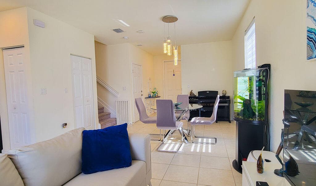 10902 W 33rd Way, Hialeah, FL 33018 12
