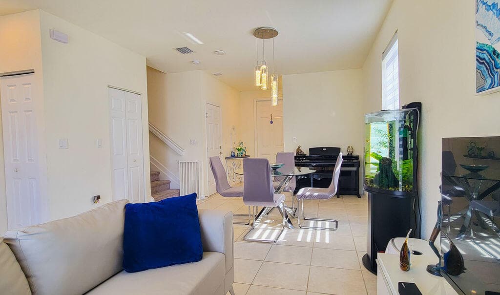 10902 W 33rd Way, Hialeah, FL 33018 11