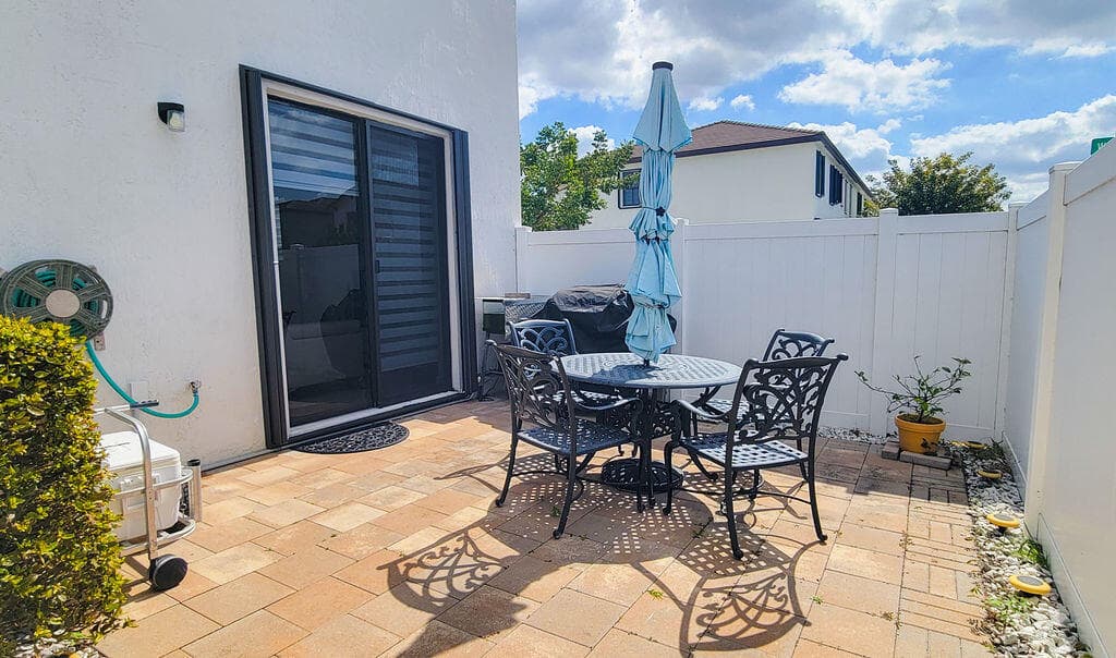 10902 W 33rd Way, Hialeah, FL 33018 89