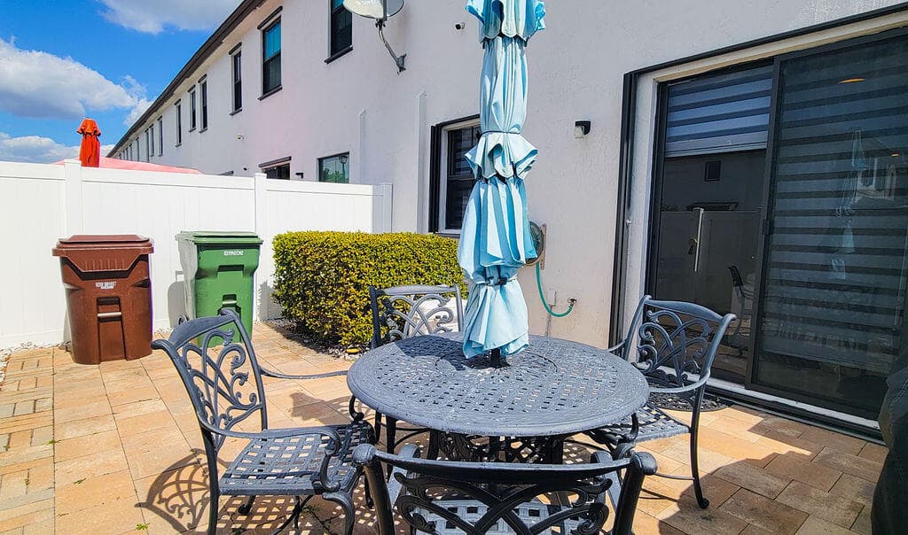 10902 W 33rd Way, Hialeah, FL 33018 94