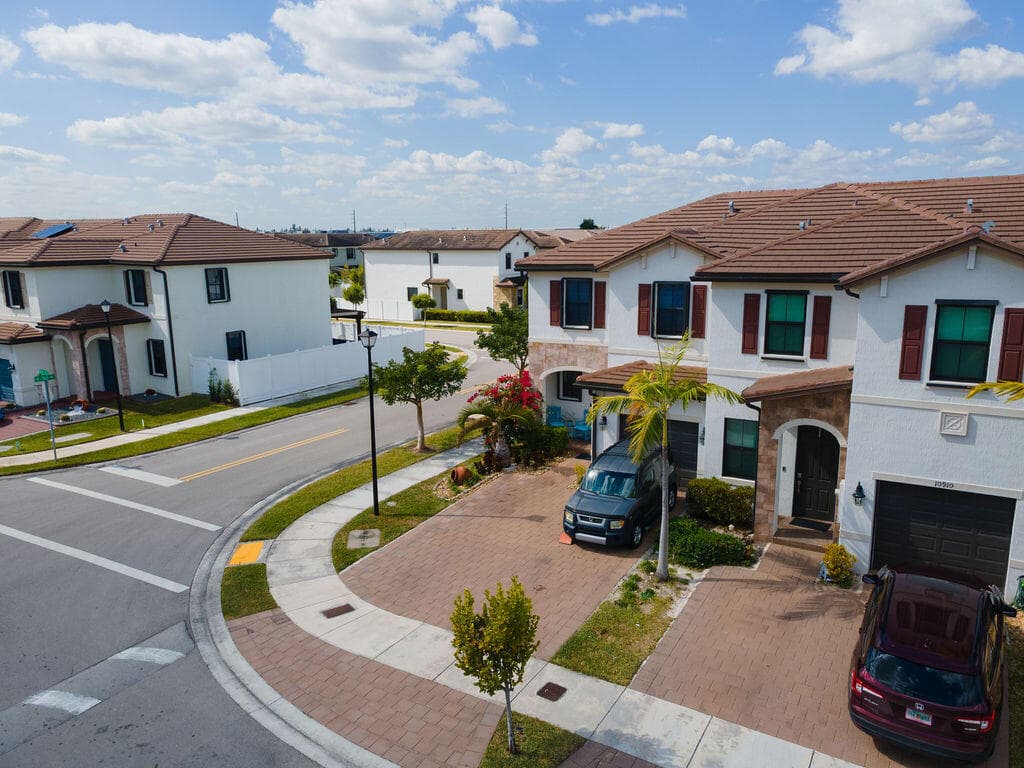 10902 W 33rd Way, Hialeah, FL 33018 96