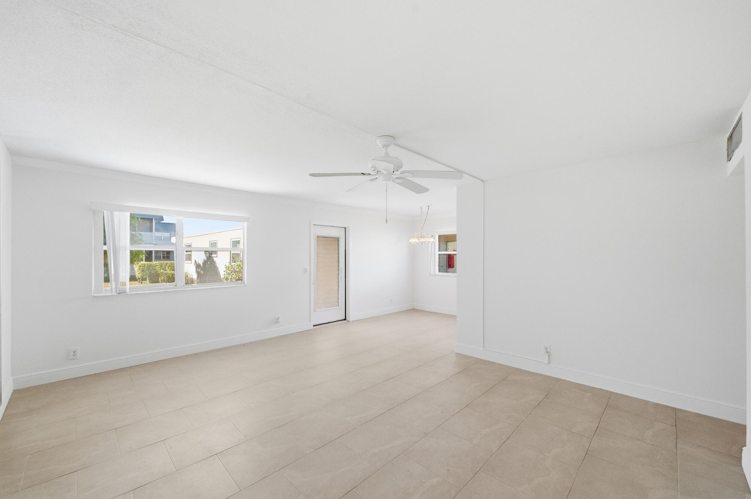 452 Brittany J, Delray Beach, FL 33446 3