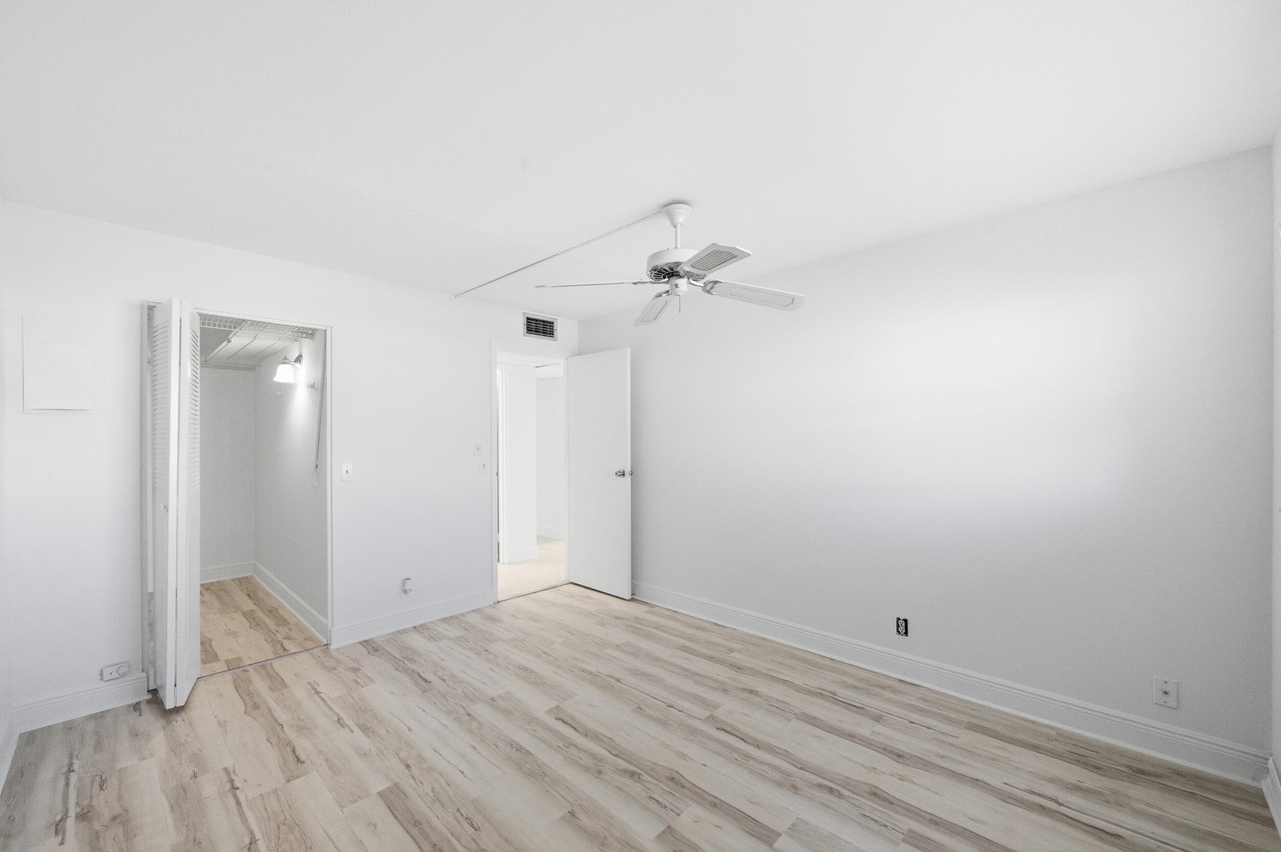 452 Brittany J, Delray Beach, FL 33446 11