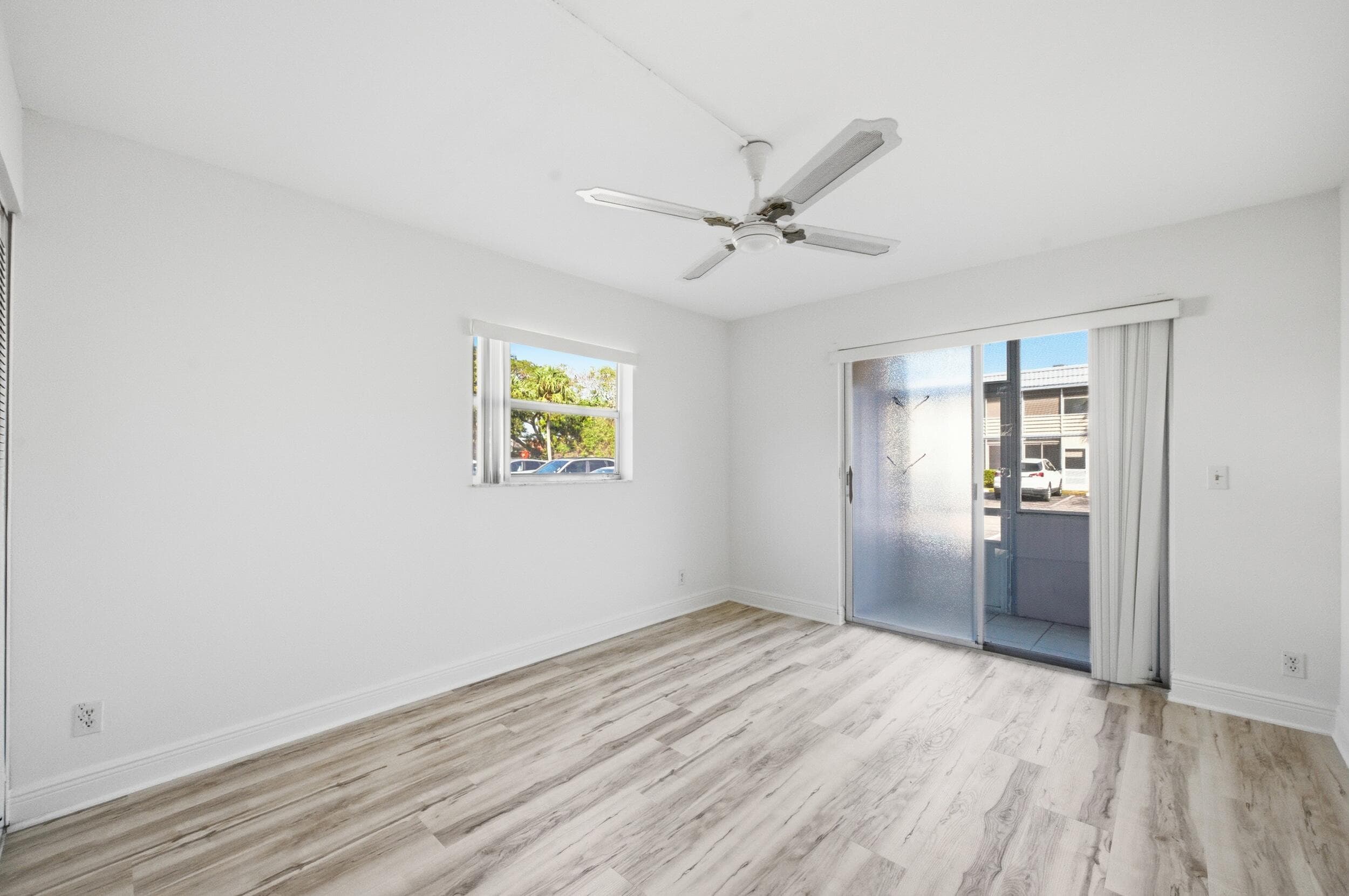 452 Brittany J, Delray Beach, FL 33446 14