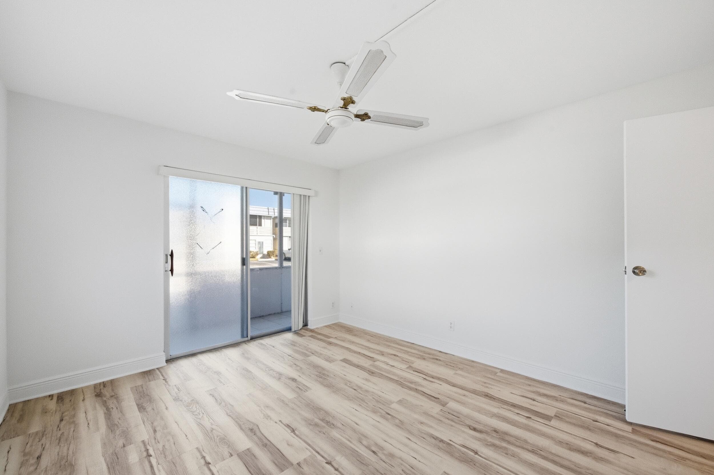 452 Brittany J, Delray Beach, FL 33446 15