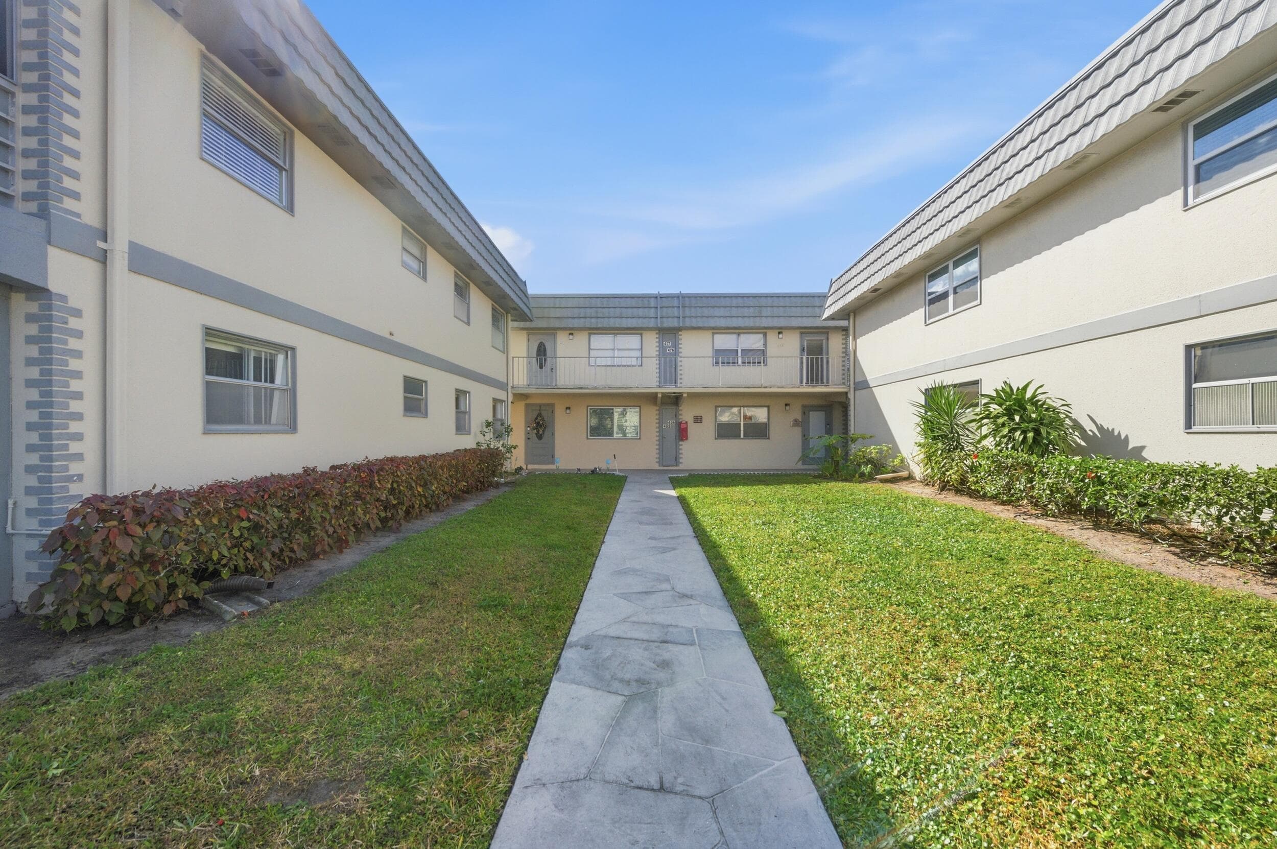 452 Brittany J, Delray Beach, FL 33446 23