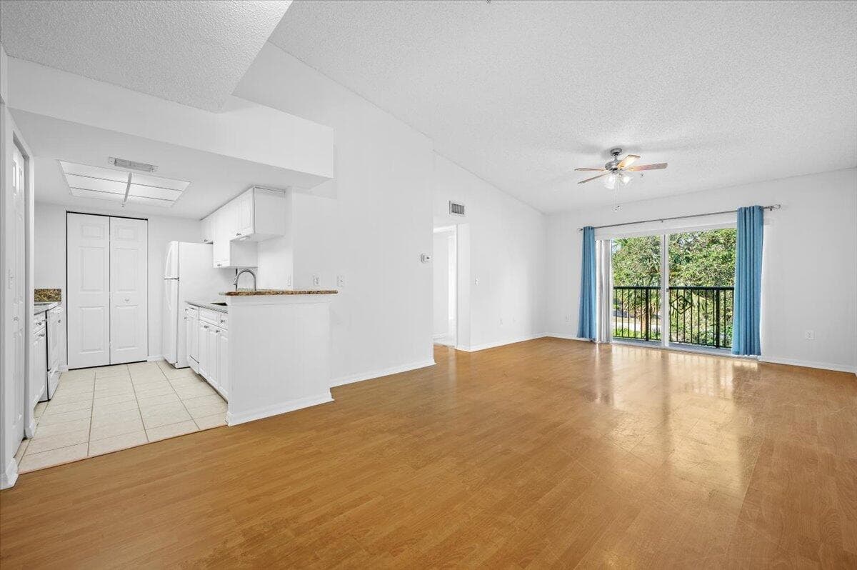 200 Crestwood Court N 211, Royal Palm Beach, FL 33411 3
