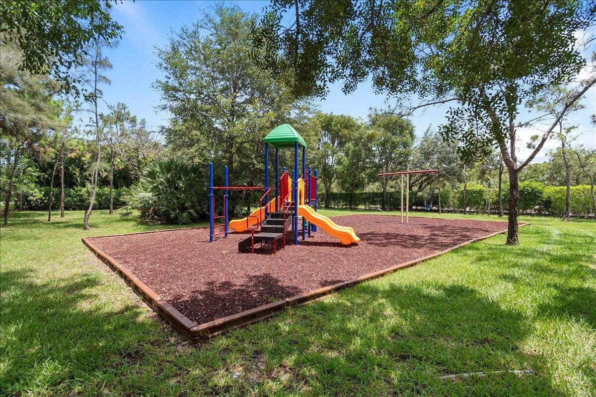200 Crestwood Court N 211, Royal Palm Beach, FL 33411 23