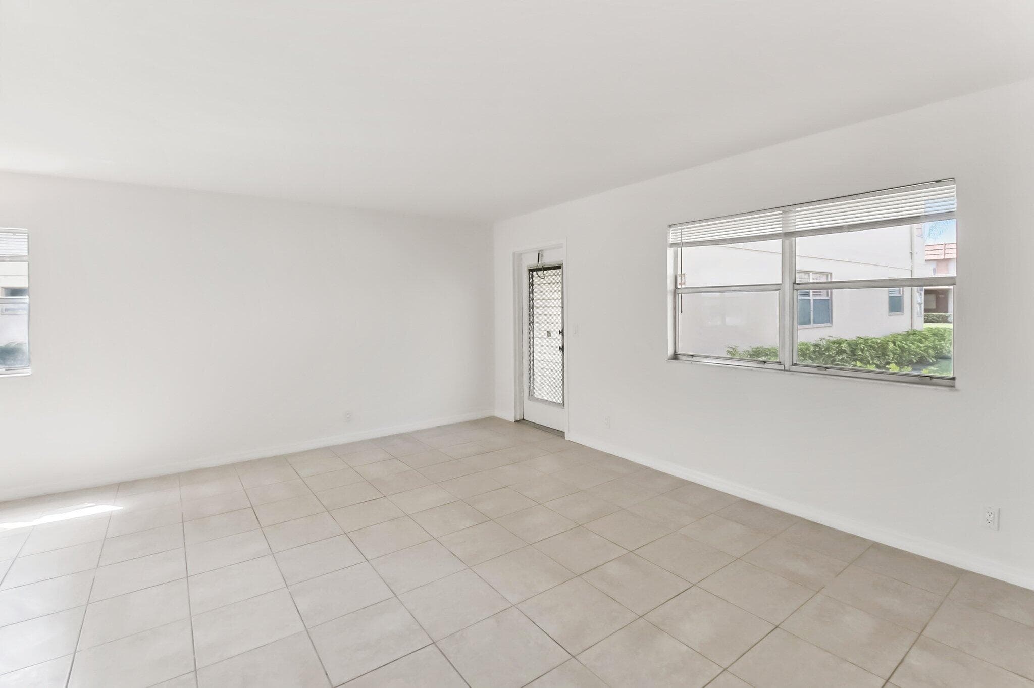 447 Saxony J Way 447-J, Delray Beach, FL 33446 8