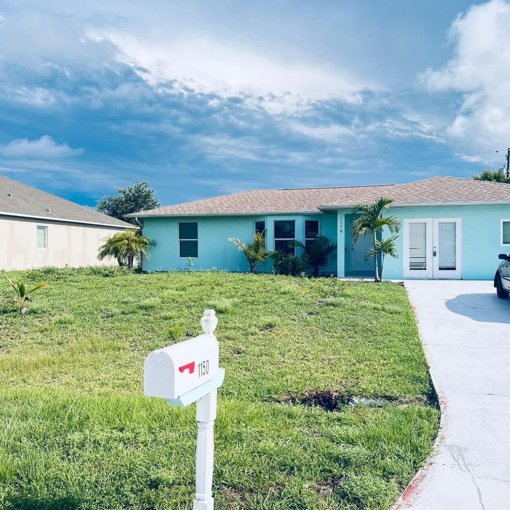 1150 SW Haleyberry Avenue, Port St. Lucie, FL 34953
