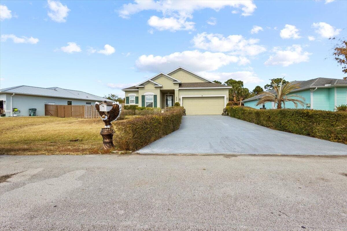 555 SW Halibut Avenue, Port St. Lucie, FL 34953 2