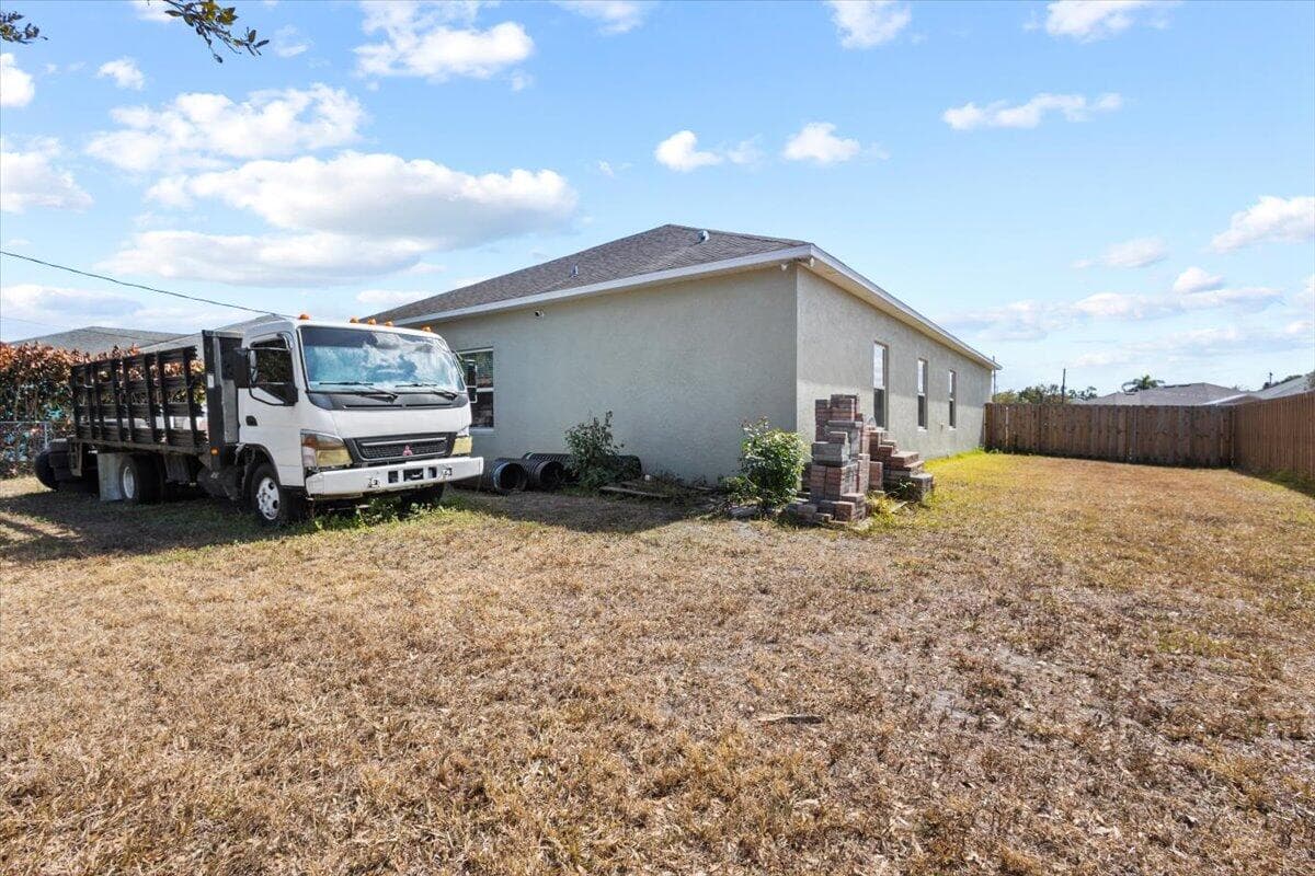 555 SW Halibut Avenue, Port St. Lucie, FL 34953 22