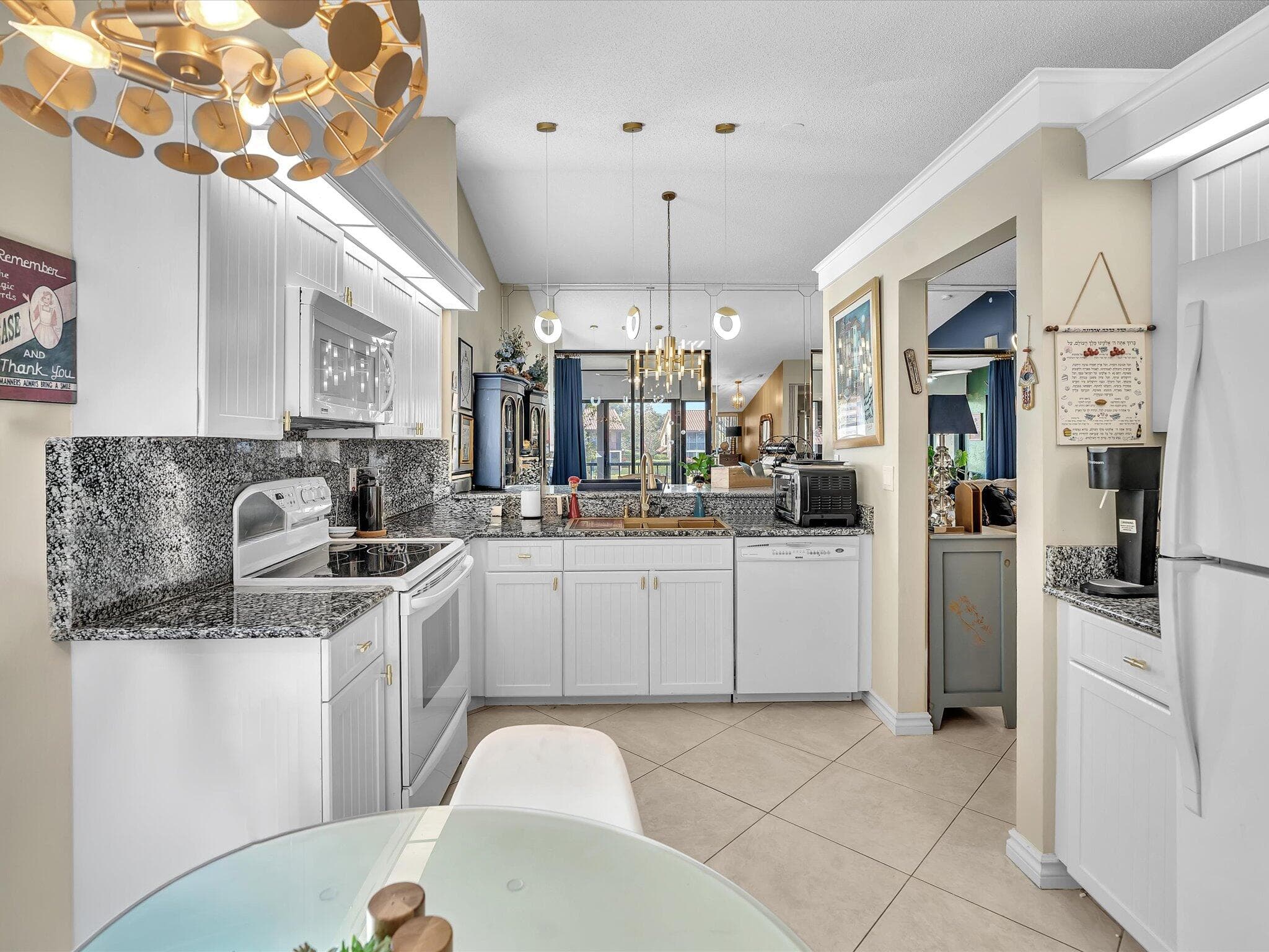 10215 N Circle Lake Drive 201, Boynton Beach, FL 33437 8