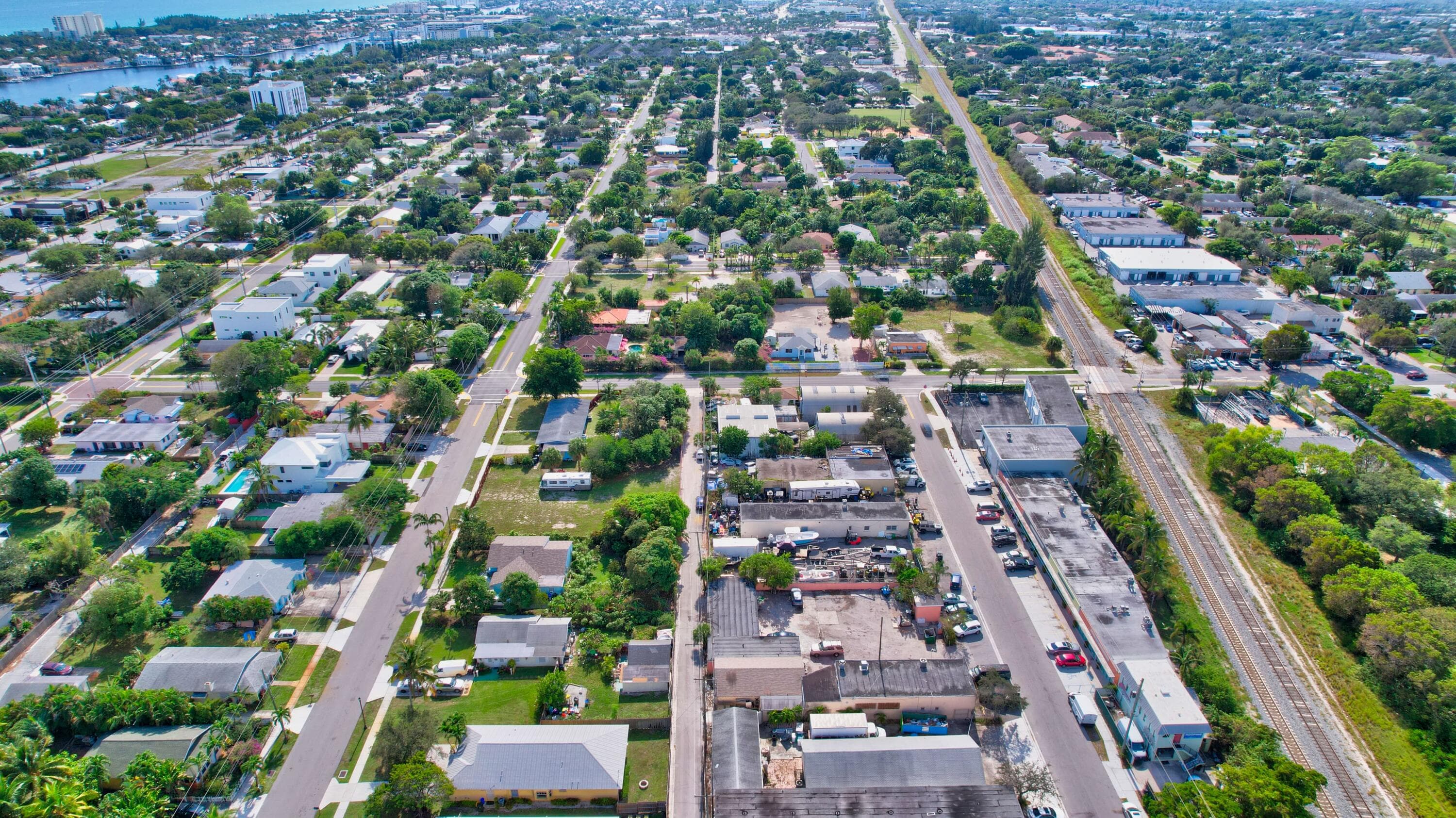 369 SE 2nd Avenue, Delray Beach, FL 33483 11