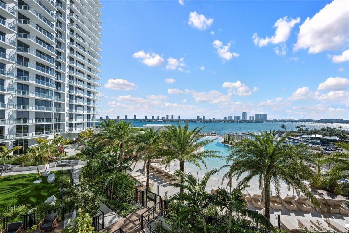 220 Lake Shore Drive 804, Lake Park, FL 33403 2