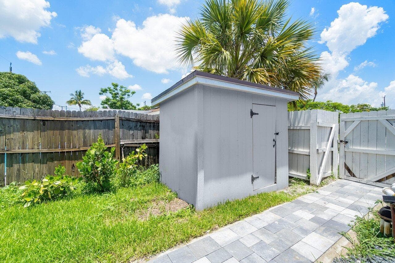 1837 16th Avenue N, Lake Worth Beach, FL 33460 31