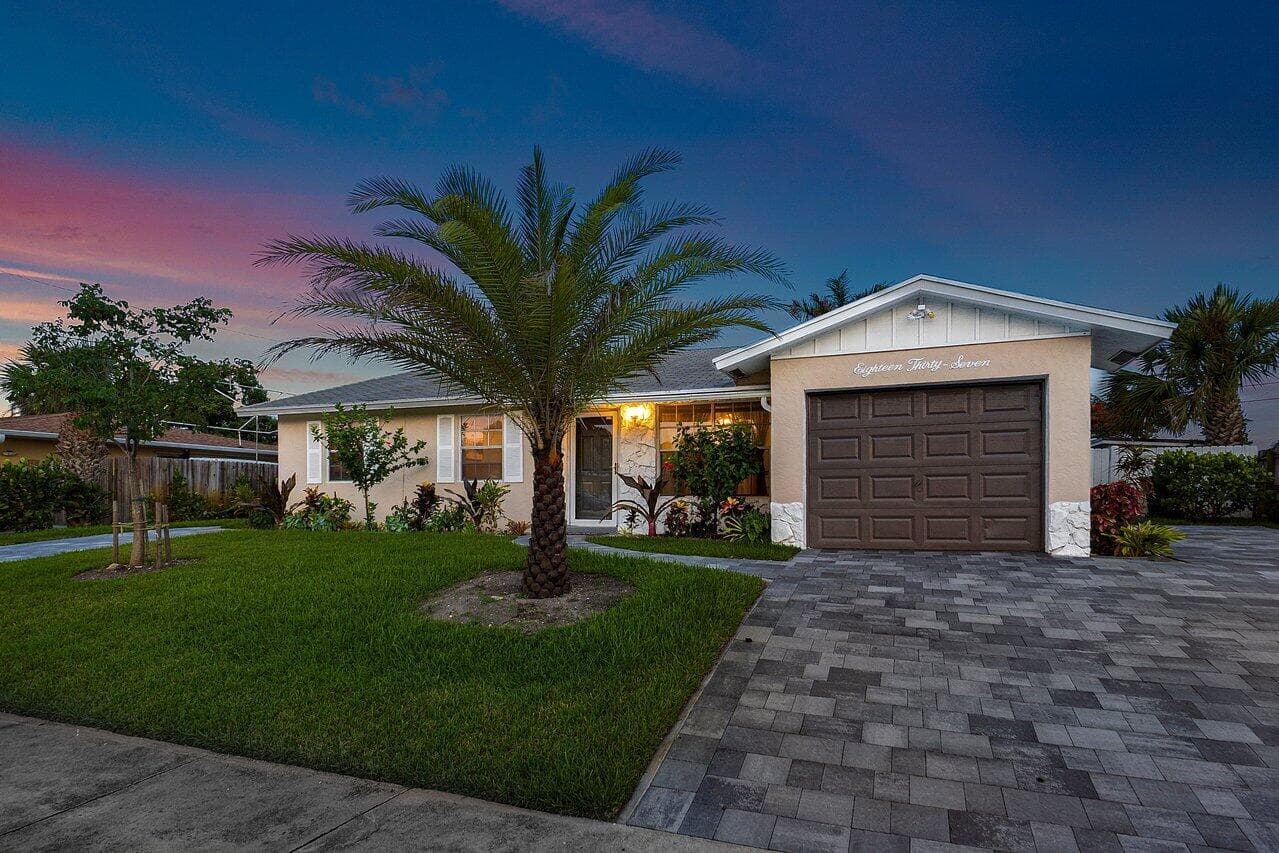 1837 16th Avenue N, Lake Worth Beach, FL 33460 32