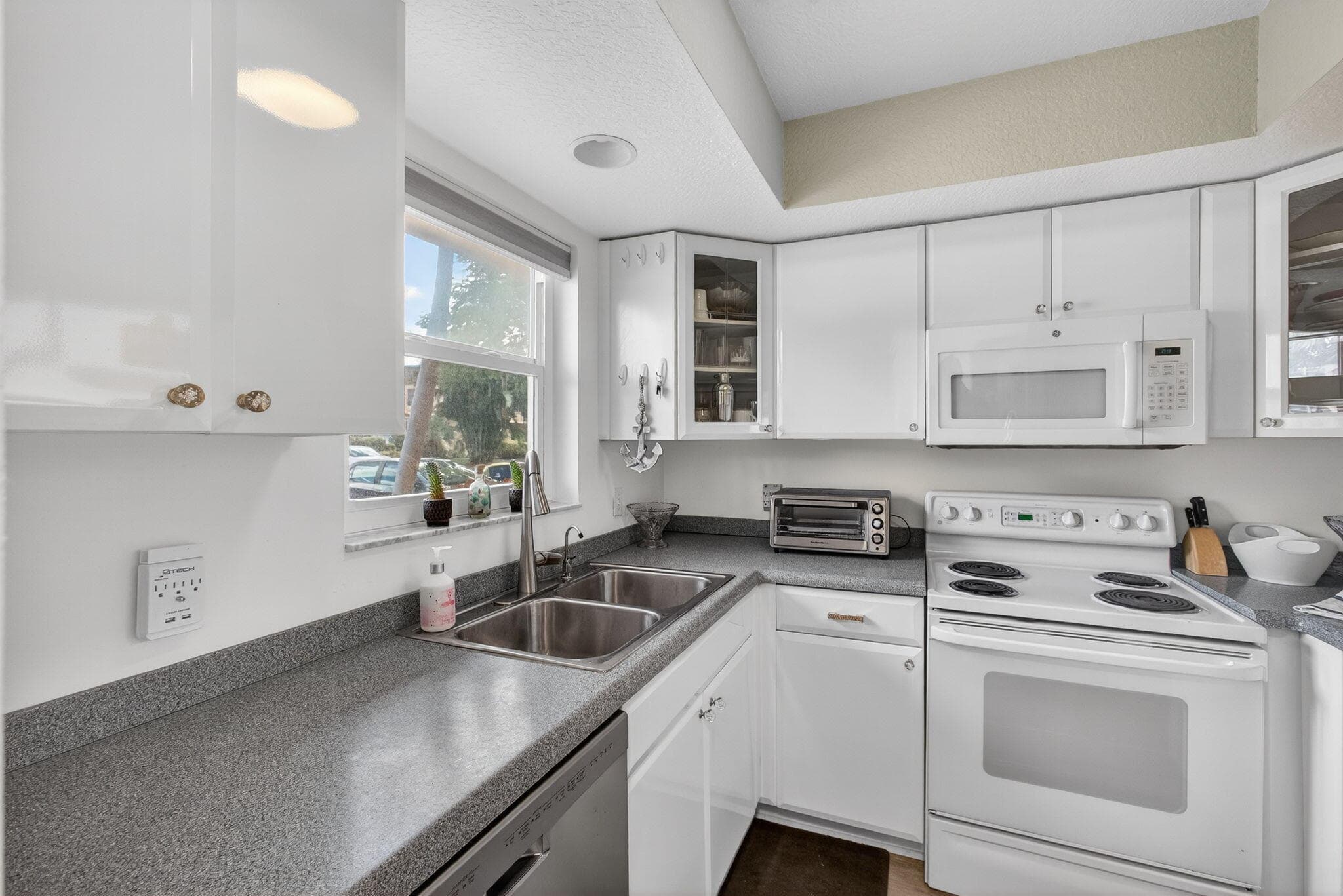 2950 SE Ocean Blvd Boulevard, Stuart, FL 34996 13