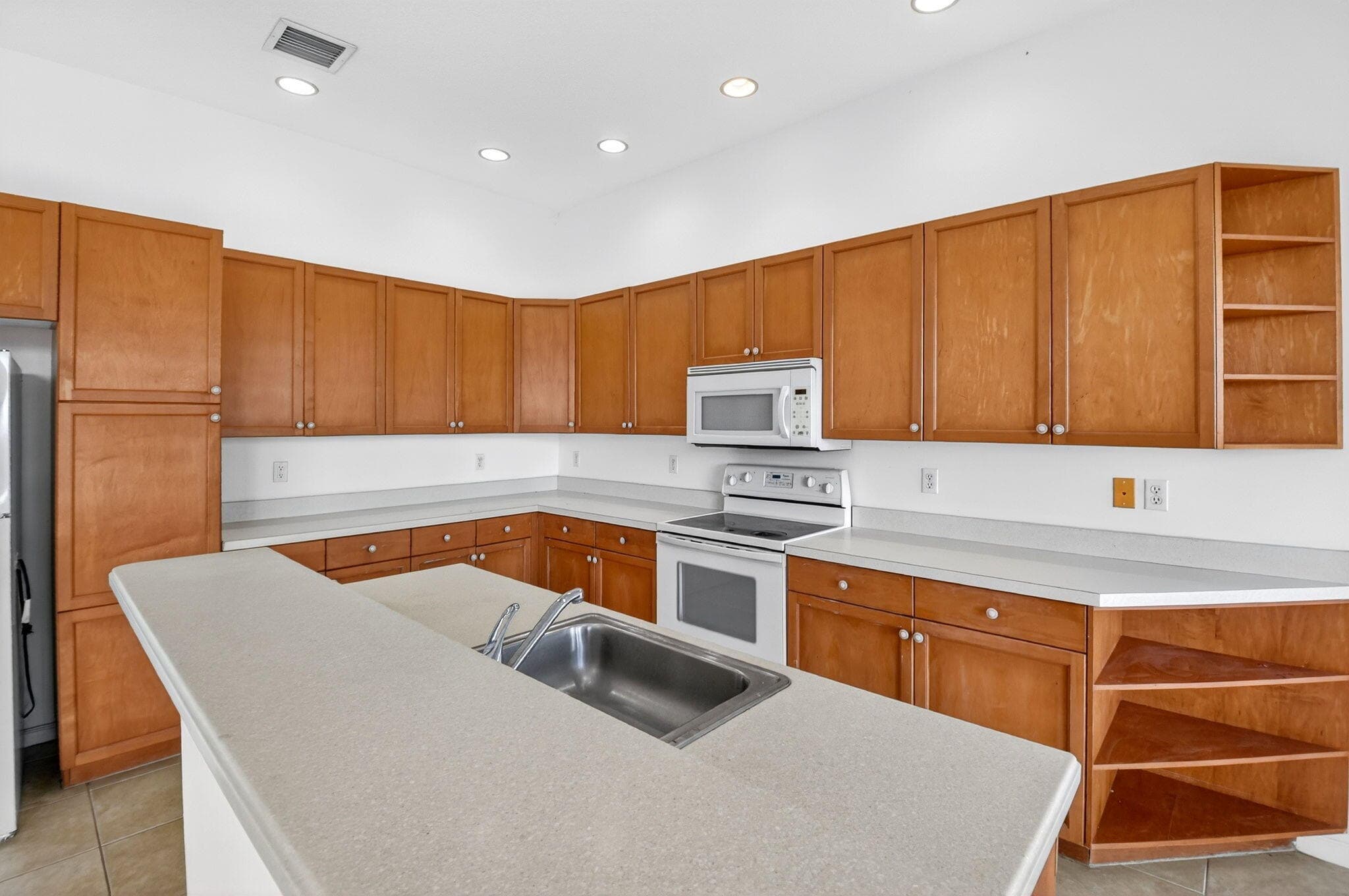 2431 Westmont Drive, Royal Palm Beach, FL 33411 17