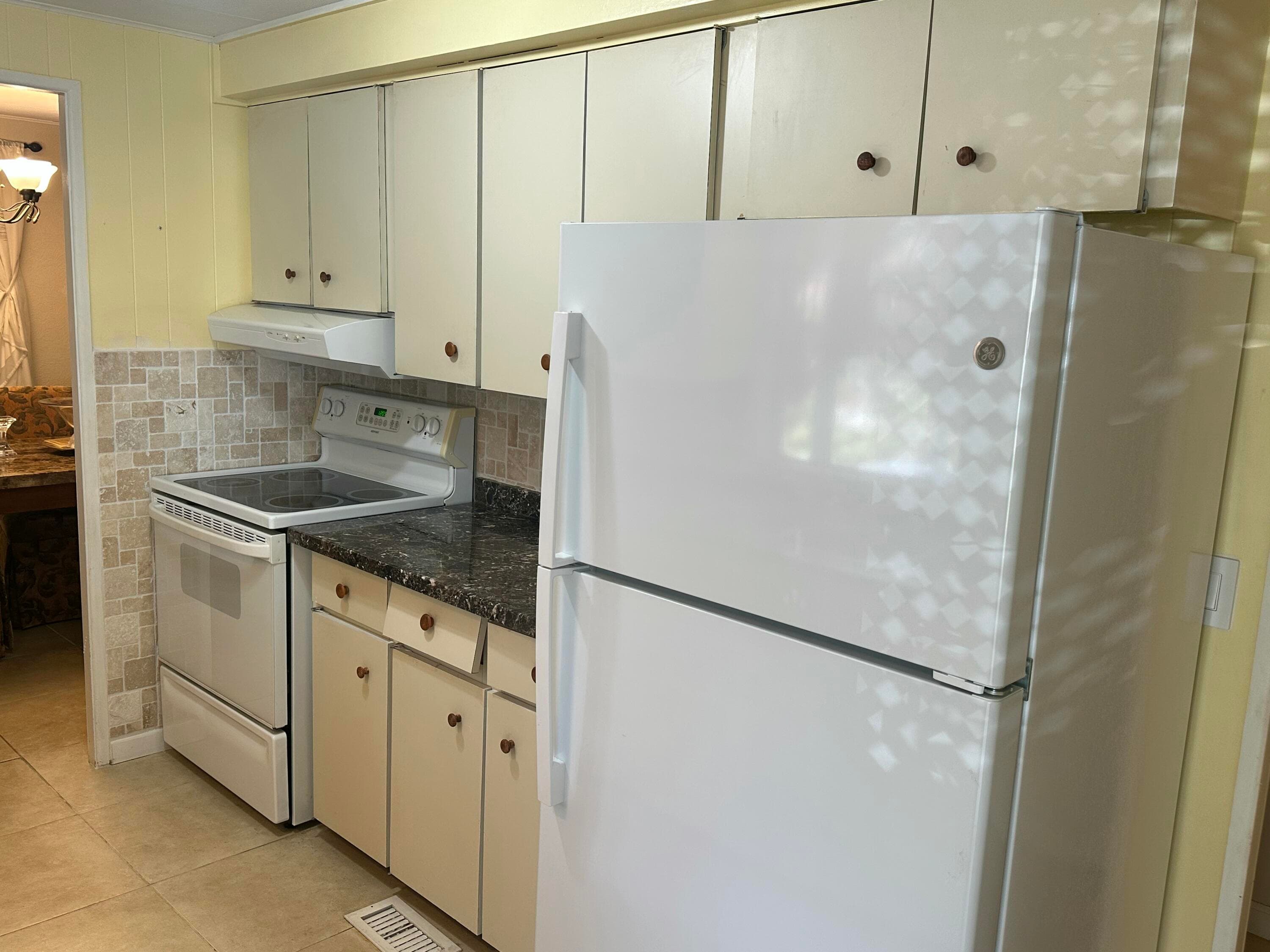 8261 E Club Road, Boca Raton, FL 33433 12