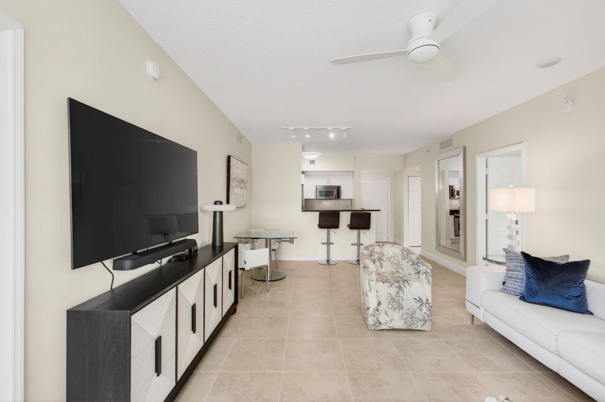 625 Casa Loma Boulevard 403, Boynton Beach, FL 33435 17