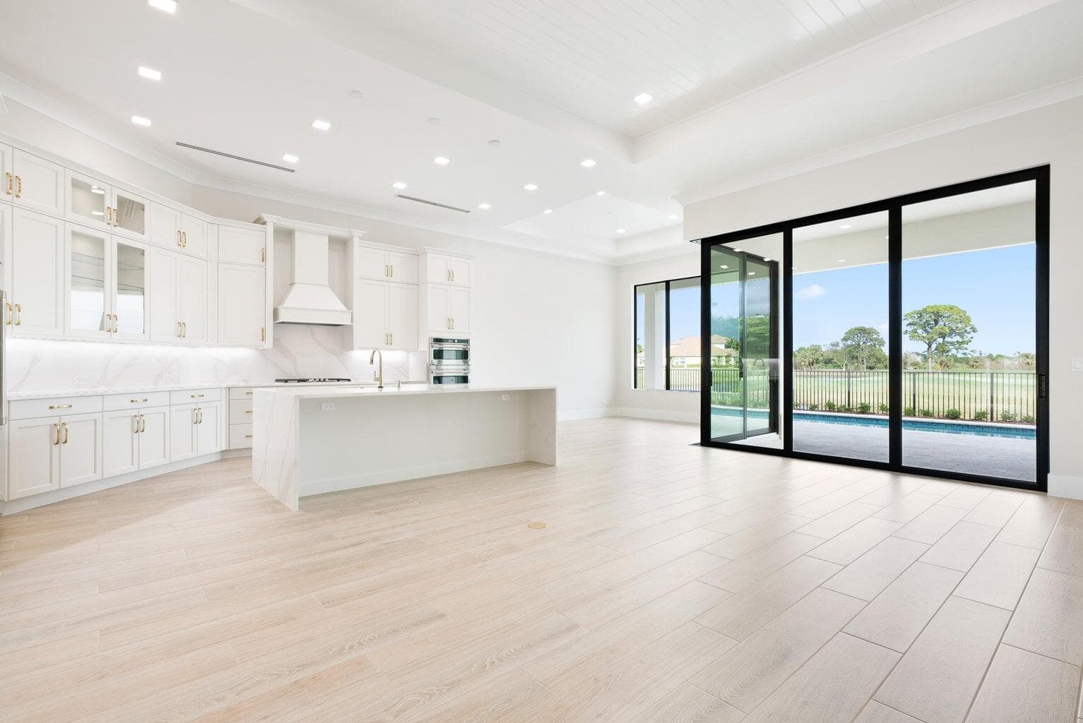 109 SE Via Verona, Port St. Lucie, FL 34984 19