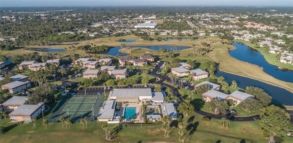 106 Spring Lake Court 201, Vero Beach, FL 32962 2
