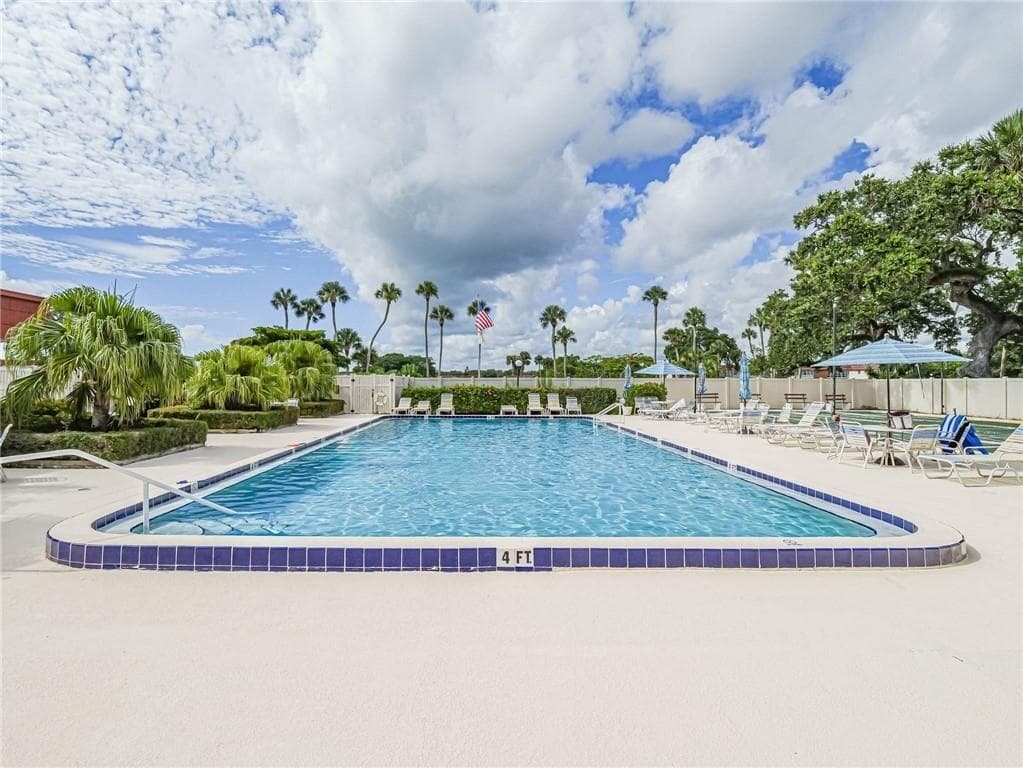 106 Spring Lake Court 201, Vero Beach, FL 32962 5