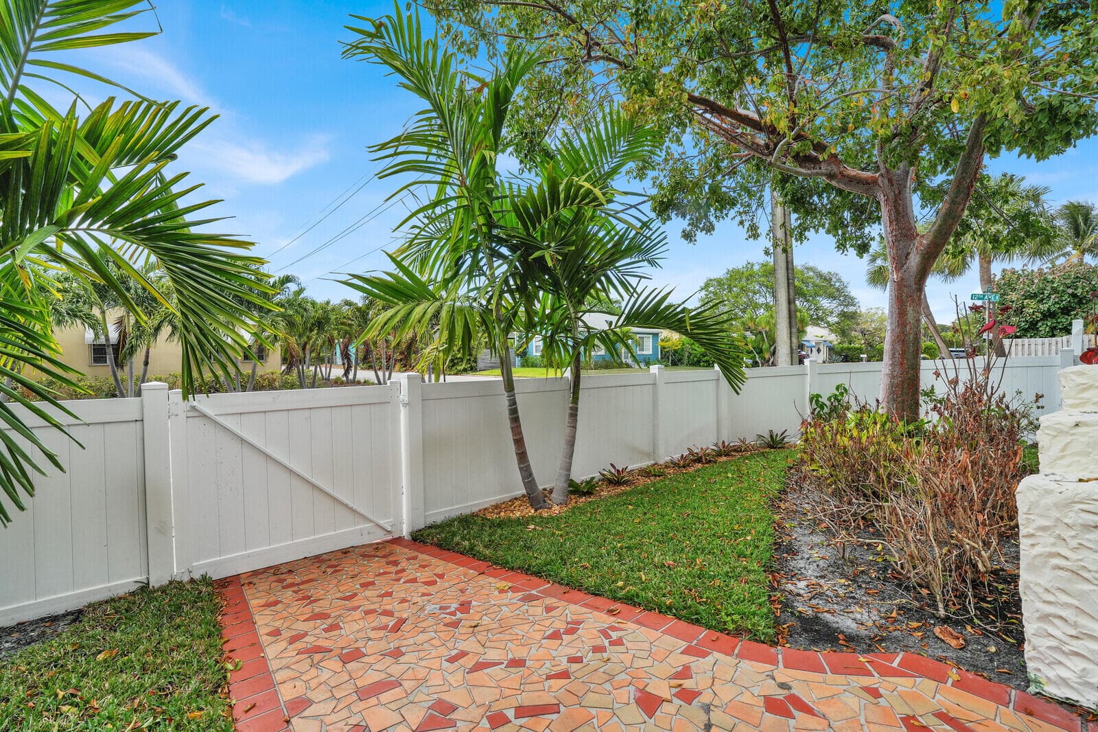417 N 12th Avenue N, Lake Worth, FL 33460 36